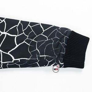 แจ็กเก็ตบอมเบอร์สำหรับผู้ชายสีดำผ้าซาตินพิมพ์ซับลิเมชันสำหรับฤดูหนาว - Product Image 4