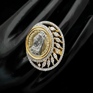 Anillo ajustable elegante con acabado dorado y blanco de la mejor calidad a la moda para función y colección de ropa de boda para fiesta para mujer - Product Image 1