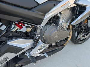 Moto de tourisme <span class=keywords><strong>sportive</strong></span> <span class=keywords><strong>Aprilia</strong></span> Tuono 457 2026 avec garantie, vitesse maximale >80 km/h - Achetez ici - Product Image 3
