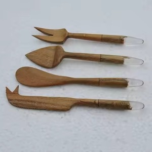 Juego de cuchillos de queso rebanador de metal dorado con mango de acrílico verde para uso de servicio de queso de mesa de comedor - Product Image 5