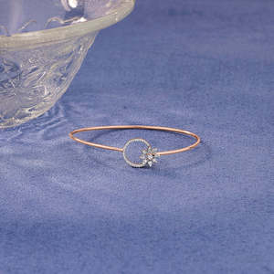 Pulsera de Diamantes con Círculo Floral para Mujer - Product Image 1