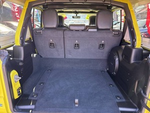 Jeep Wrangler 4xe Sahara 4dr SUV 4WD 2023 Usado y Confiable (2.0L 4 cilindros Turbo) - Product Image 4