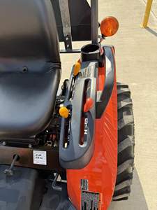 Potente Tractor Agrícola B2320 de 25 HP, Nuevo/Usado, 4x4, con Motor y Caja de Cambios para Uso Agrícola y Más - Product Image 5