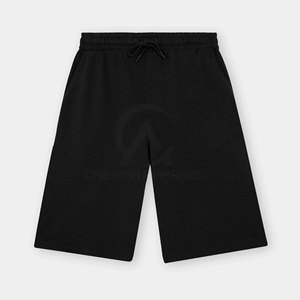 Conjunto de camiseta y pantalones cortos de la colección de ropa casual elegante, diseñado para un ajuste cómodo y una apariencia moderna. - Product Image 4