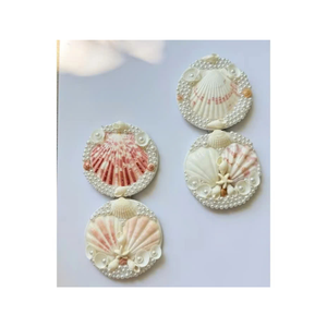 Espejo de concha de diseño personalizado con detalles en perlas y coral, pieza decorativa hecha a mano para habitaciones con temática oceánica y tiendas de regalos - Product Image 6