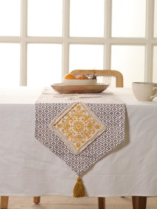 Camino de Mesa de Lona Premium de Doble Capa con Estampado Floral, Borlas y Estilo Damasco Beige para Comedor - Product Image 2