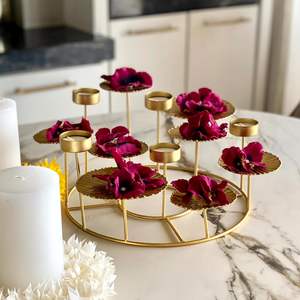 Bougeoir votif en métal design avec finition artistique, parfait pour les célébrations festives ou la décoration. - Product Image 3