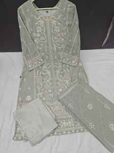 Nouveau Designer Pur Coton Alia coupé avec broderie Sikvans travail Kurti avec bas avec fantaisie Duppata Prêt à l'emploi Kurtis Set - Product Image 6