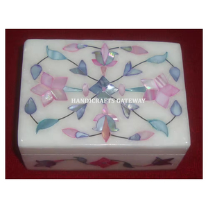 Boîte à bijoux rectangulaire en nacre naturelle blanche de qualité supérieure, utilisée pour l'emballage et le rangement des bijoux - Product Image 1