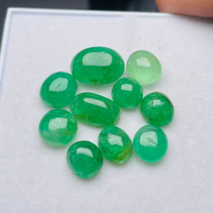 Esmeralda Natural de Zambia, Gema Ovalada en Cabujón, Buena Calidad, Brillo y Bonito Color Verde, Pulido Perfecto para Cualquier Joyería - Product Image 5