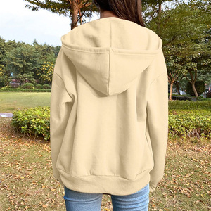 Sweat à capuche long zippé pour femme, coupe personnalisée OEM, avec badge et logo frontal, en tissu polaire, style streetwear - Product Image 5