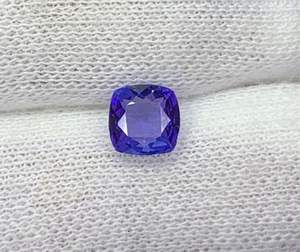 พลอยแทนซาไนต์ธรรมชาติคุณภาพดีที่สุด ทรงเหลี่ยมแบบคุชชั่น สีฟ้า สำหรับทำเครื่องประดับ มีจำหน่ายสำหรับขายส่ง - Product Image 2