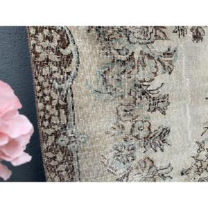 Tapis turc vintage écologique 5,6x8,9 pi (172x270 cm) en laine verte patchwork avec envers en latex - Product Image 4
