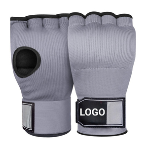 Gants de boxe en gel avec logo personnalisé de haute qualité Gants intérieurs élastiques de Muay Thai Kickboxing en gel rembourré en vente - Product Image 1