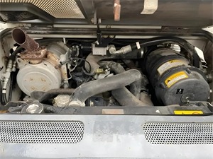 2016 TAKEUCHI TL8 Skid Steer Track Loader Máquina de buen mantenimiento Maquinaria de construcción de alta calidad - Product Image 6