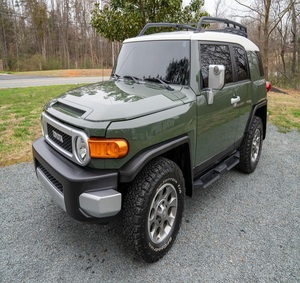 Voitures d'occasion en excellent état, très demandées, 2013 FJ Cruiser - Product Image 1
