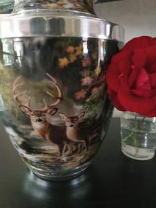 Venta caliente Urnas de cremación Urna de metal de latón hecha a mano personalizada para cenizas humanas Suministros funerarios Urna de cremación de metal - Product Image 4