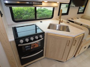 Tendance : Camping-car d'occasion 2026 THOR1 Chateau 31E Bunkhouse, nouveau modèle essence avec accessoire intérieur coulissant HD Max et peinture partielle - Product Image 2