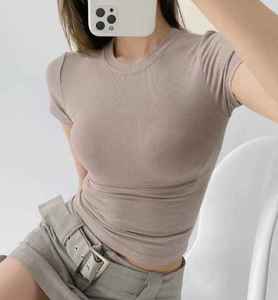 T-shirt en coton décontracté pour femmes, coupe ajustée, manches courtes, haut d'été, t-shirts de base solides pour dames, t-shirt de base confortable pour femmes - Product Image 3