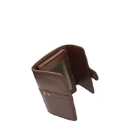 Dompet Kulit Lipat Tiga yang Elegan untuk Gaya, Keamanan, dan Kenyamanan
