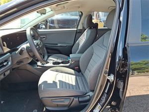 DOUX UTILISÉ 2025 K-4 CONTINUOSLY SEDAN FWD BLACK PEARL - Product Image 2