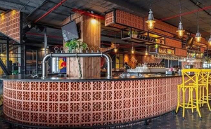 Ladrillos de construcción de baldosas de pantalla Hawaiana de alta calidad, técnica sinterizada de arcilla roja, hueco poroso, entrega rápida, precio EXW de Vietnam - Product Image 2