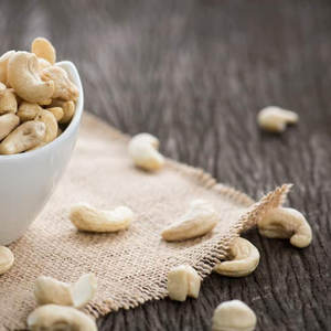 Noix de cajou crues Noyaux Kaju entiers blancs sans coquille Vente en gros en vrac Marque OEM Emballage personnalisé Fraîcheur scellée sous vide - Product Image 5