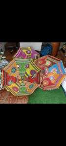 Parapluies à motifs magnifiques Parapluies décoratifs de style rajasthanien et pour les faveurs de mariage Parapluies de mariage indien - Product Image 3
