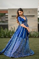 Style culturel gujarati Bandhani imprimé Vaishali tissu de soie couleur bleue broderie magnifique Chaniya Choli avec ensemble Dupatta