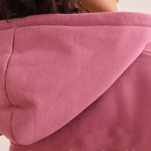 Ropa deportiva ligera para mujer al por mayor con bolsillos y cremallera atlética para yoga, correr, gimnasio, ropa informal, chaqueta con capucha y cremallera completa - Product Image 3