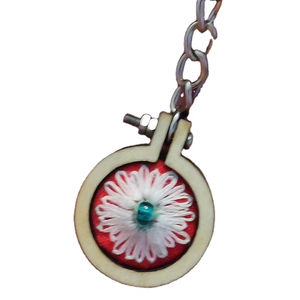 Llavero y Anillo para Llaves con Cuentas Bordadas a Mano FAIZ HANDICRAFT - Duradero y Ligero, Empaque Personalizado, Regalo desde India - Product Image 1