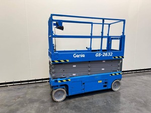 รถยกแบบกรรไกร Genie GS2632 E-Drive ปี 2024 สภาพเหมือนใหม่ ปรับปรุงใหม่แล้ว — ความสูงในการทำงาน 32 ฟุต ใช้งานได้นานขึ้นต่อการชาร์จ ใช้การบำรุงรักษาได้น้อยขึ้น - Product Image 3