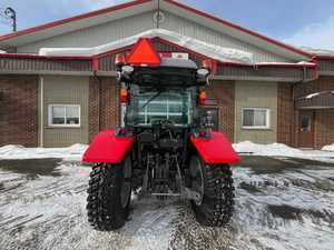 รถแทรกเตอร์ Massey Ferguson 2860M ปี 2023 สภาพใหม่/มือสอง แบบมีห้องโดยสาร ขับเคลื่อน 4 ล้อ พร้อมอุปกรณ์ตักดิน ตักไม้ และล้อเลื่อน  เครื่องยนต์ 60 แรงม้า  อะไหล่ MOOG - Product Image 6