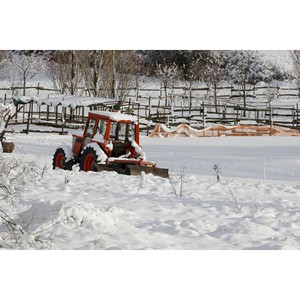 Déneigeuse multifonctionnelle robuste à moteur Euro 1 pour tracteurs, idéale pour routes et fermes - Product Image 5