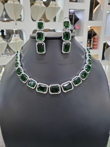 สร้อยคอเพชร MOISSANITE สีมรกตตัดพิเศษ สร้อยคอสวยงาม เครื่องประดับสั่งทําพิเศษ ของขวัญที่ดีที่สุดสําหรับผู้หญิง - Product Image 3