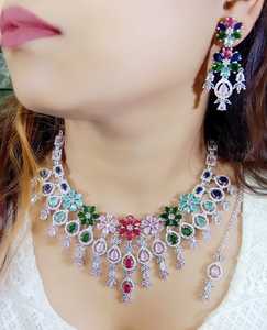 Colección de joyas de AD nupcial de calidad superior, conjunto de joyas indias amigables con la piel con Maang Tika, regalo de compromiso para fiesta de boda - Product Image 4