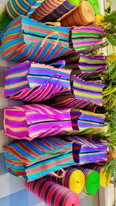 กระเป๋าตลาดอินเดียแบบเป็นมิตรกับสิ่งแวดล้อม หลากสี ทำจากวัสดุรีไซเคิล PP ลายทาง ทอ มีหูหิ้ว รับทำโลโก้ คุณภาพสูง - Product Image 6