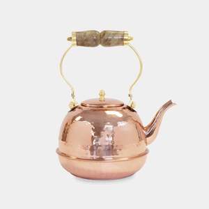 Bouilloire en cuivre fabriquée à la main avec une finition rustique de qualité supérieure idéale pour le brassage de thé à la maison antique et les présentations de cuisine du vieux monde - Product Image 5