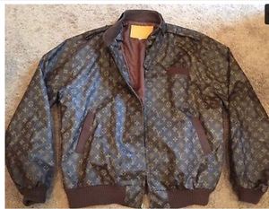 Chaleco de piel de vaca de estilo callejero para hombre con diseño de logotipo personalizado OEM con chaqueta de invierno a granel - Product Image 5