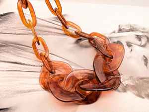 Collier en résine fait main pour femmes Design tendance avec thème artistique de l'Inde Bijoux de mode pour filles - Product Image 3