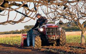 Tractor Antonio Carraro 4WD ROPS de 89 CV: TRX 9900 - ¡Versátil y Reversible! - Product Image 4