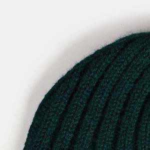 Bonnets unisexes élégants et chauds en acrylique doux Parfait pour l'hiver, mode décontractée ou marque promotionnelle - Product Image 5