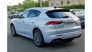 Voiture d'occasion GT AWD 2024, faible kilométrage, transmission automatique, sièges en cuir, sans accident et prête à être expédiée - Product Image 5