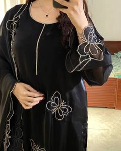 Top y pantalón de fiesta de diseñador moderno con trabajo de bordado Dupatta de lujo Material pesado Jimmi Choo Boda de secado rápido Nuevo estilo - Product Image 4