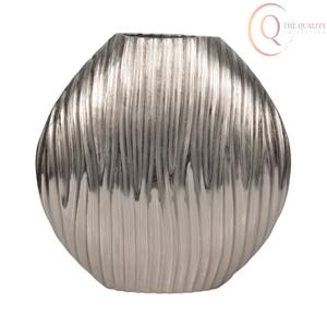 Vase à fleurs de table en métal de luxe avec un aspect haut de gamme, conçu pour les maisons élégantes et les espaces de travail stylés - Product Image 2