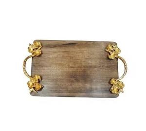 Bandejas de servicio de madera de diseño moderno de madera de acacia con mango de metal para uso en restaurantes y hoteles disponibles a un precio asequible - Product Image 1