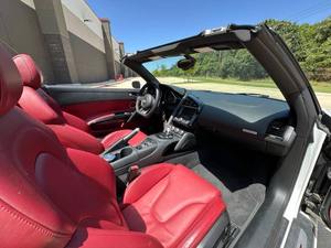 Audi R8 V10 quattro Spyder 2014 Usado en Buen Estado, Convertible de 2 Puertas, Tracción en las Cuatro Ruedas - Product Image 4