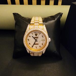 Superbe montre ronde fantaisie à double chiffres arabes entièrement glacée avec mouvement japonais en diamant Moissanite - Product Image 5