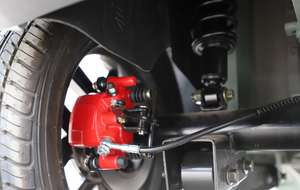 Scooter à cabine semi-intégrée 72V 50 km/h avec batterie 58 Ah, frein à disque, capacité de montée de 25 % pour les trajets urbains et les ruelles. - Product Image 4