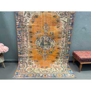 พรมวินเทจสไตล์ตุรกี ขนาด 5.2x7.8 ฟุต พรมลายสัตว์สีส้ม - Product Image 1